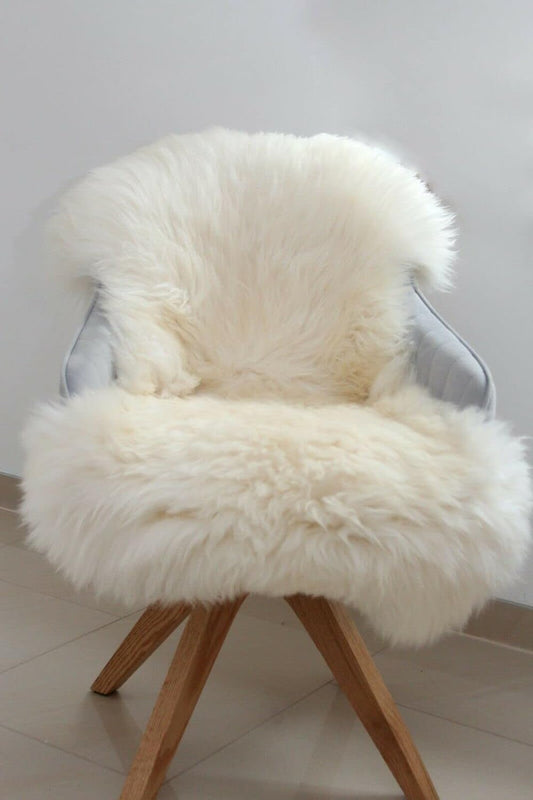 Aves-24 SCHAFFELL Lammfell Naturfell ECHTES 100% Fell 110 bis 120 cm Länge Weiß Weich Teppich