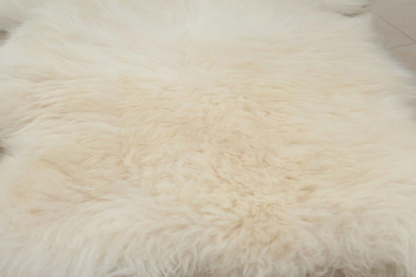 Aves-24 SCHAFFELL Lammfell Naturfell ECHTES 100% Fell 110 bis 120 cm Länge Weiß Weich Teppich